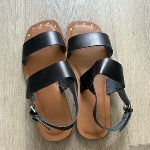 Women’s strappy sandals